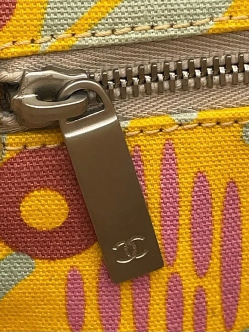 ⭐️⭐️⭐️Authentic CHANEL⭐️⭐️⭐️High Summer Flower Tote - Yellow Canvas & Leather - Picture 12 of 15